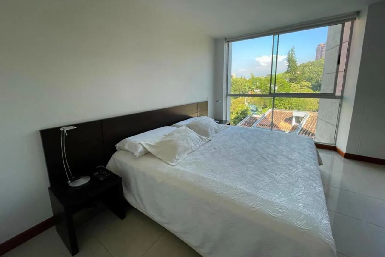 Apartasuit Vacacional En El Poblado Medellinの連絡先