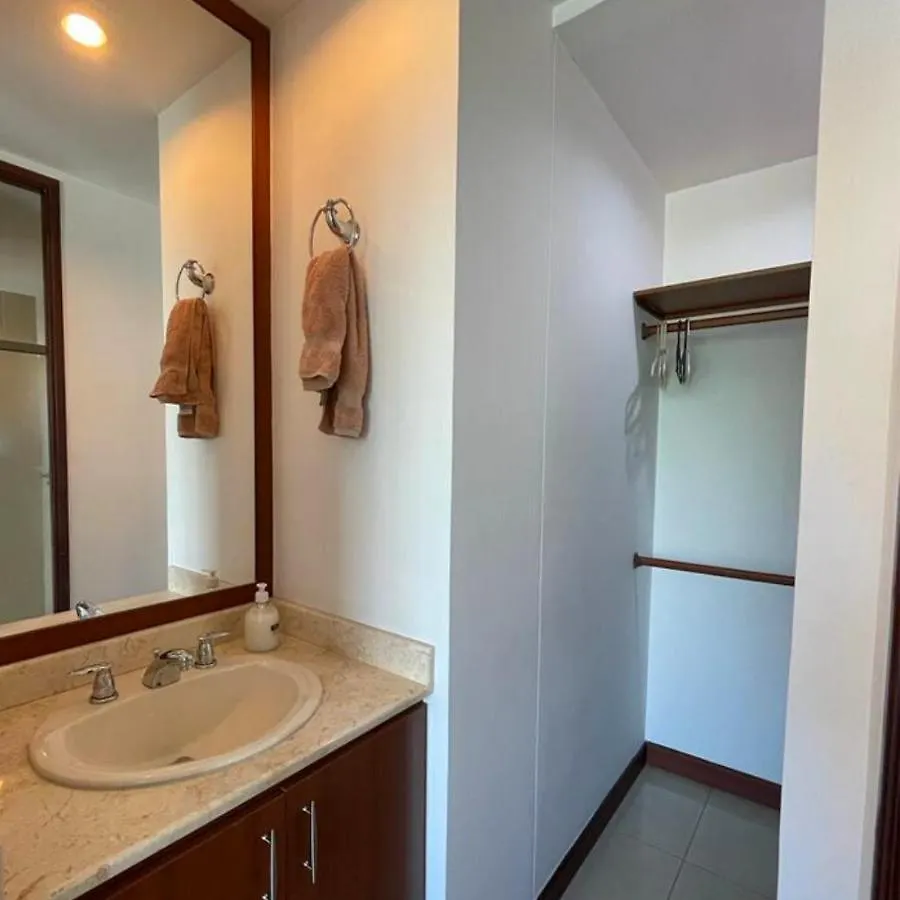 Apartasuit Vacacional En El Poblado メデジン 0*,  コロンビア